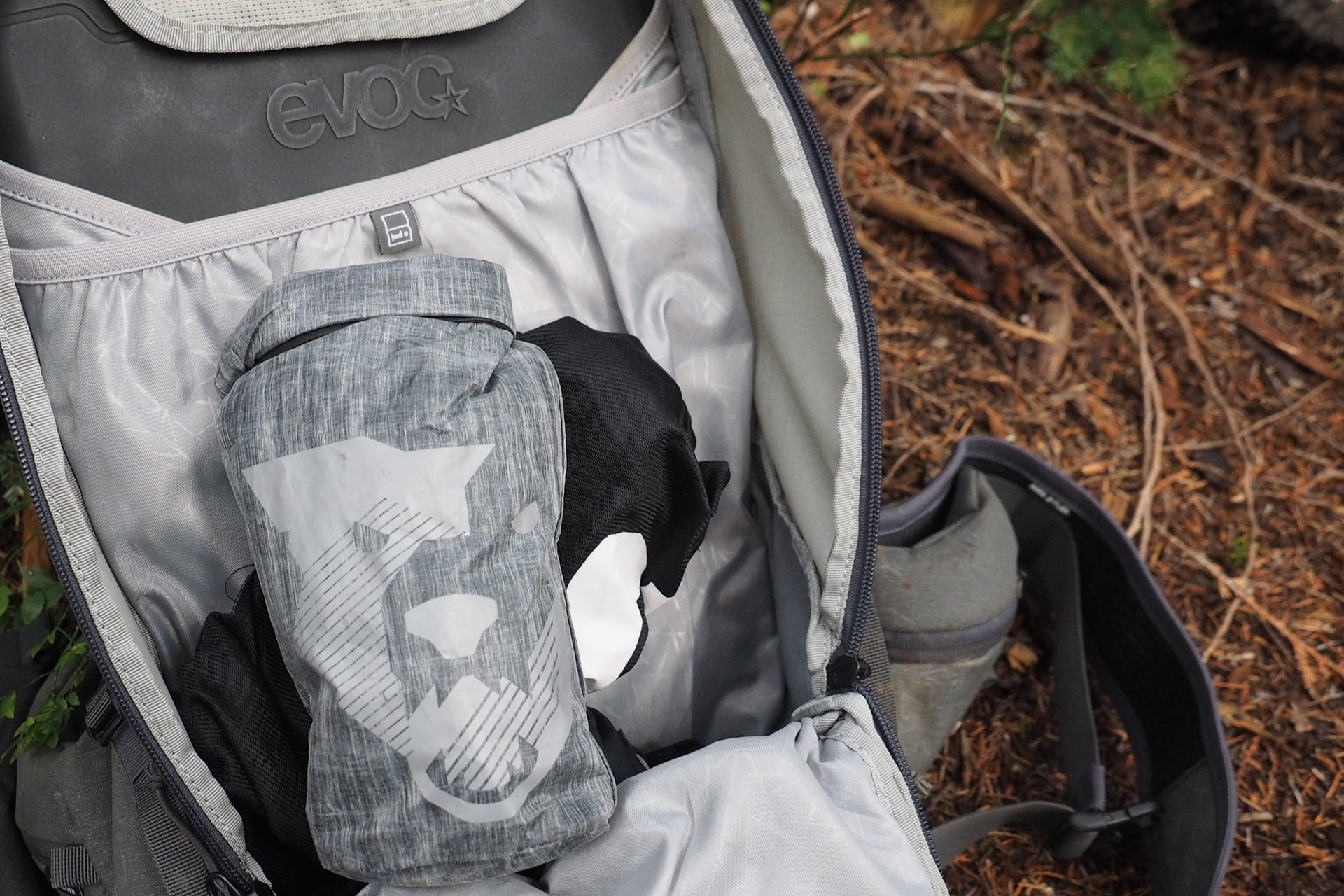 Overpacking EVOC Backpack NSMB Andrew Major (10)